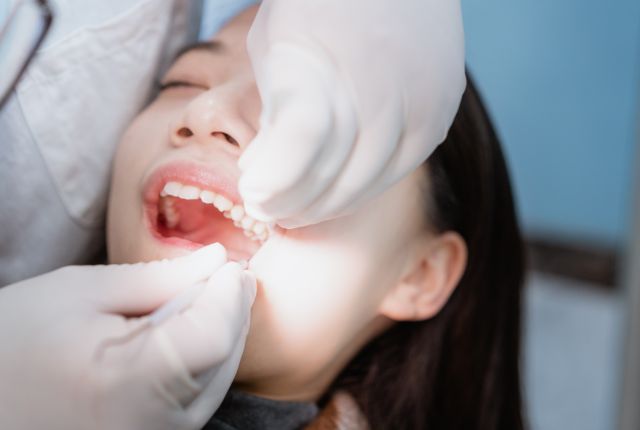 口腔外科治療の様子